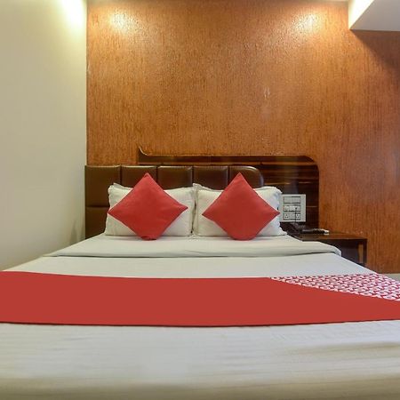 Oyo 28893 Hotel Gulf Мумбай Екстериор снимка