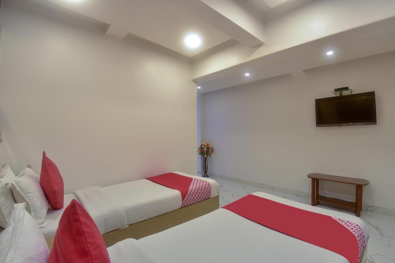 Oyo 28893 Hotel Gulf Мумбай Екстериор снимка
