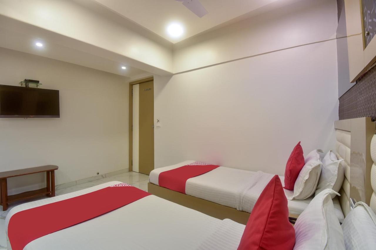 Oyo 28893 Hotel Gulf Мумбай Екстериор снимка