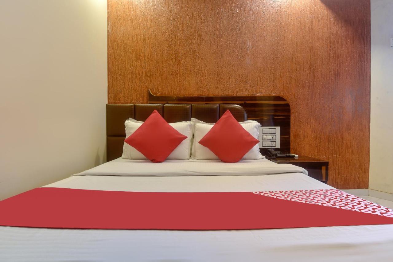 Oyo 28893 Hotel Gulf Мумбай Екстериор снимка