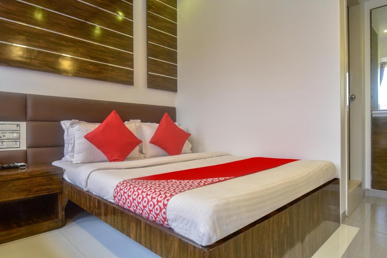 Oyo 28893 Hotel Gulf Мумбай Екстериор снимка
