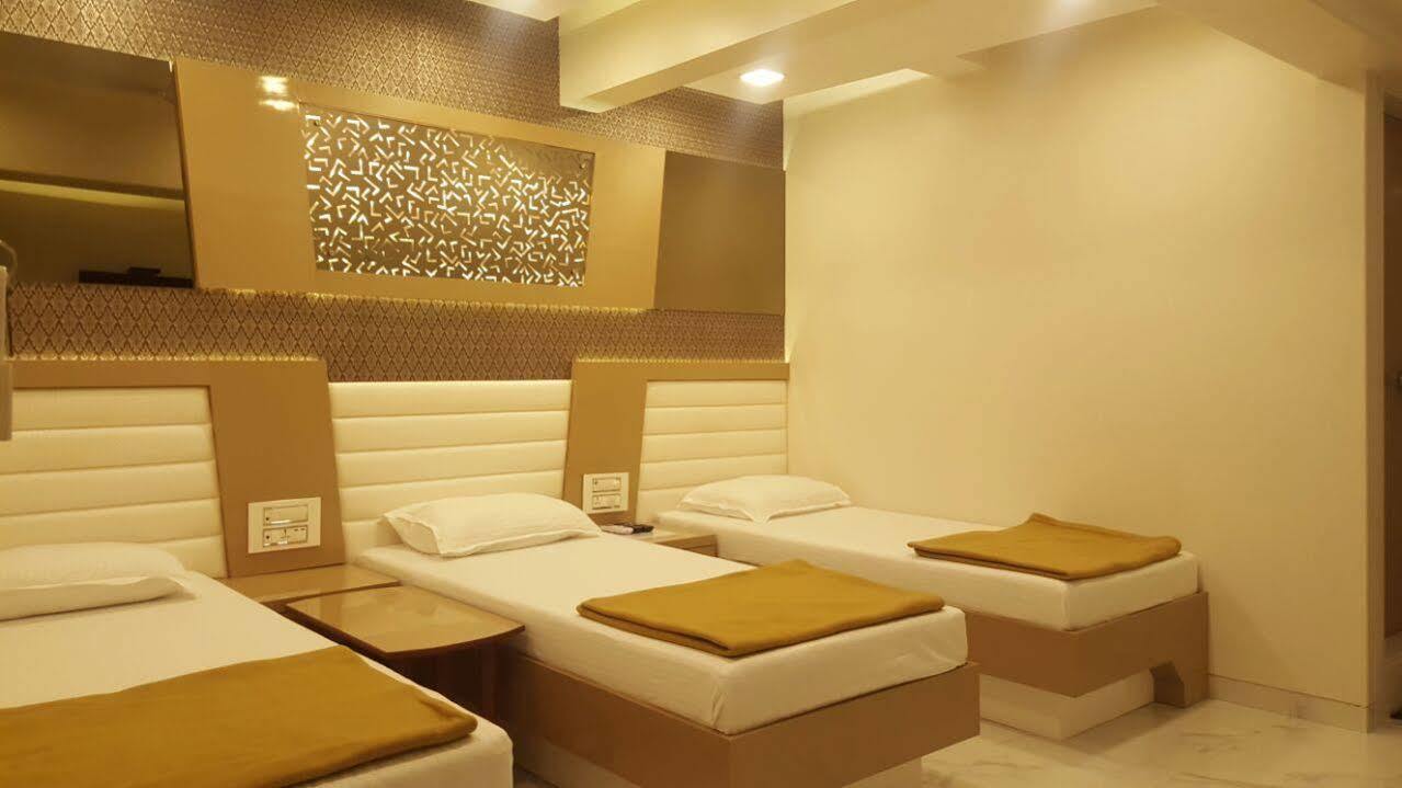 Oyo 28893 Hotel Gulf Мумбай Екстериор снимка