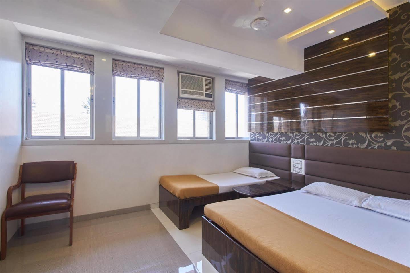 Oyo 28893 Hotel Gulf Мумбай Екстериор снимка