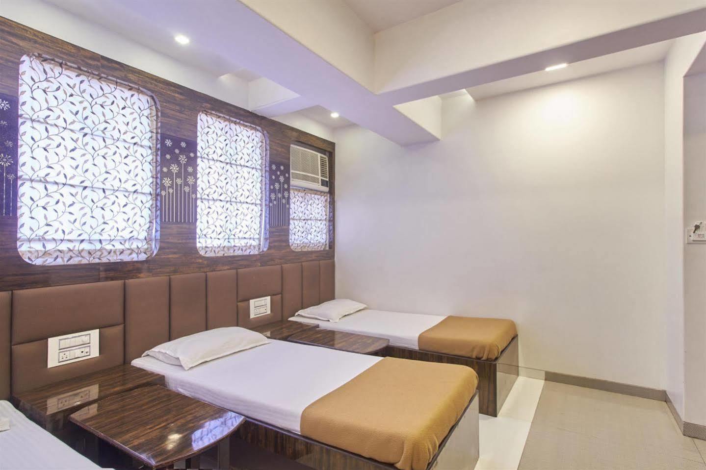 Oyo 28893 Hotel Gulf Мумбай Екстериор снимка
