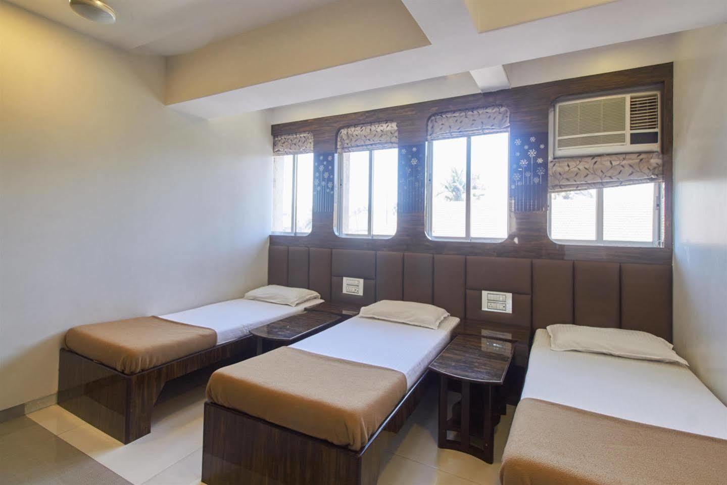 Oyo 28893 Hotel Gulf Мумбай Екстериор снимка