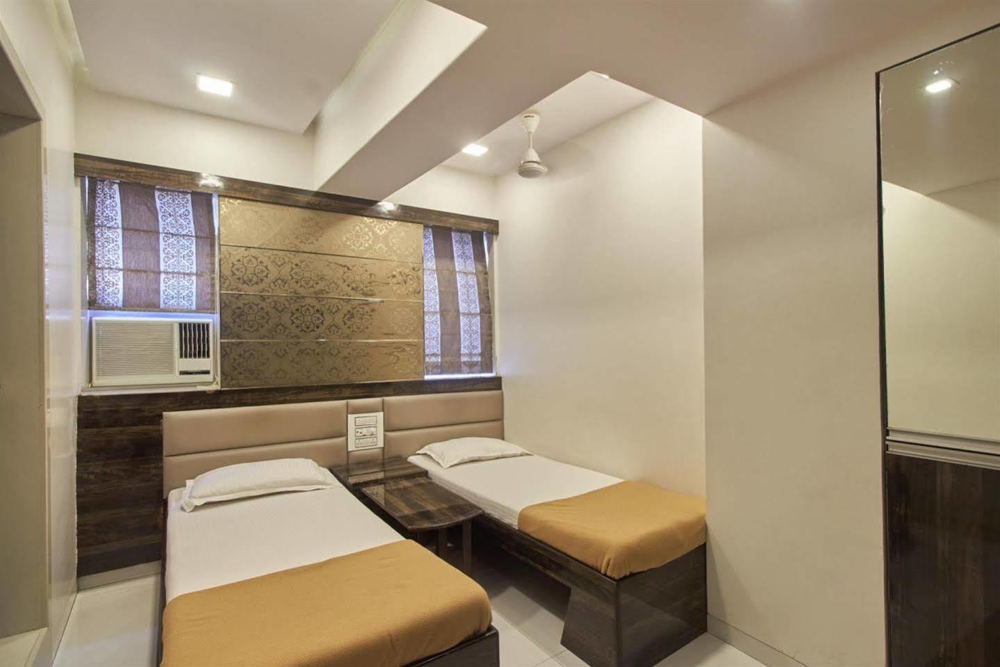 Oyo 28893 Hotel Gulf Мумбай Екстериор снимка